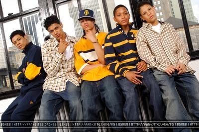 dustin looks soooooooo.. Music - RnB - 