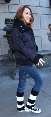 miley in NYC candid - Daily life - About me & friends - miley cyrus fansite