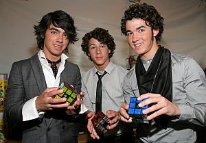 JB PLAYS WITH CUBES -  Cinema, tv - 