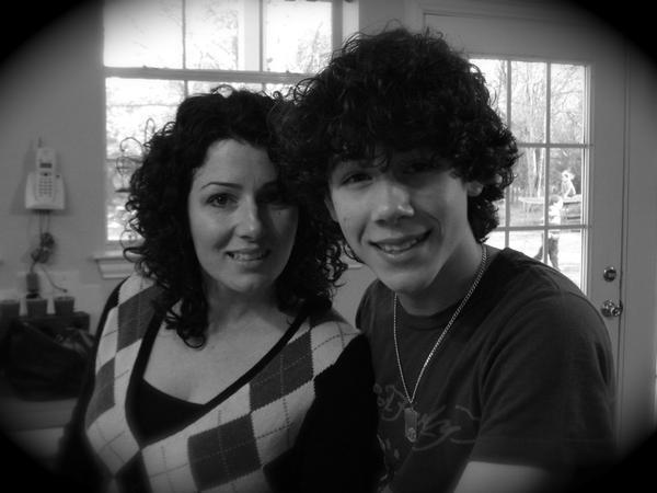 DENISE (MOM) & NICK CO.. Cinema, tv - 