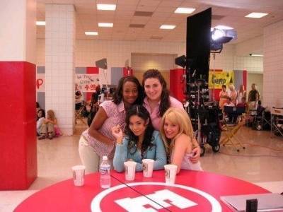 ON THE SET OF HSM MONI.. Cinema, tv - 