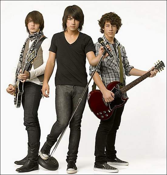 KEVIN, JOE & NICK R SO.. Cinema, tv - 
