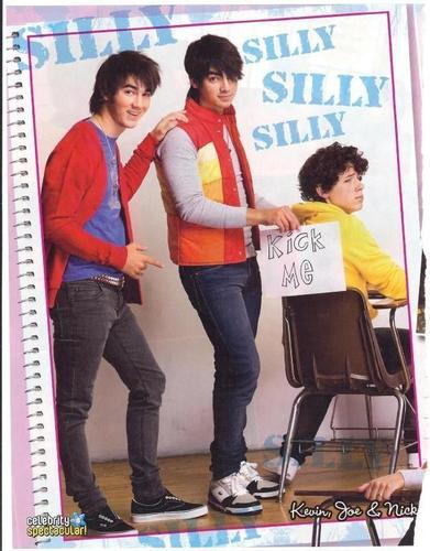 Jonas Brothers en Mtv!!!! entrevist.. Cine, TV - Para jovenes - THE JONAS BROTHERS - KEV...