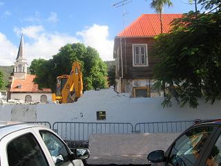 mais une m�chante pelle est venue.... Villes et Villages - Case-Pilote : Village de...