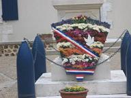 En l'honneur de tous .. France - Villes et Villages - 