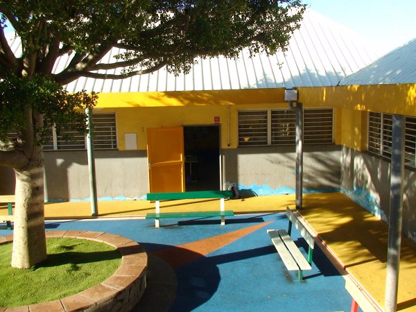 Voici notre �cole. La .. Soci�t� - Education, Ecoles - 